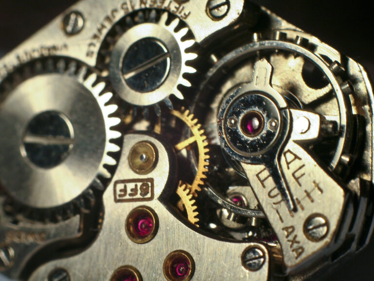 Mouvement mécanique de montre en gros plan