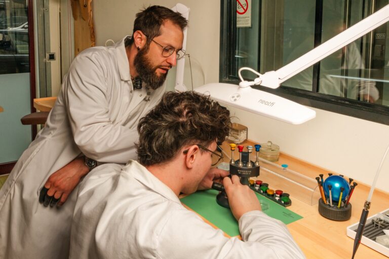 Initiation à l'horlogerie à l'établi du Labo